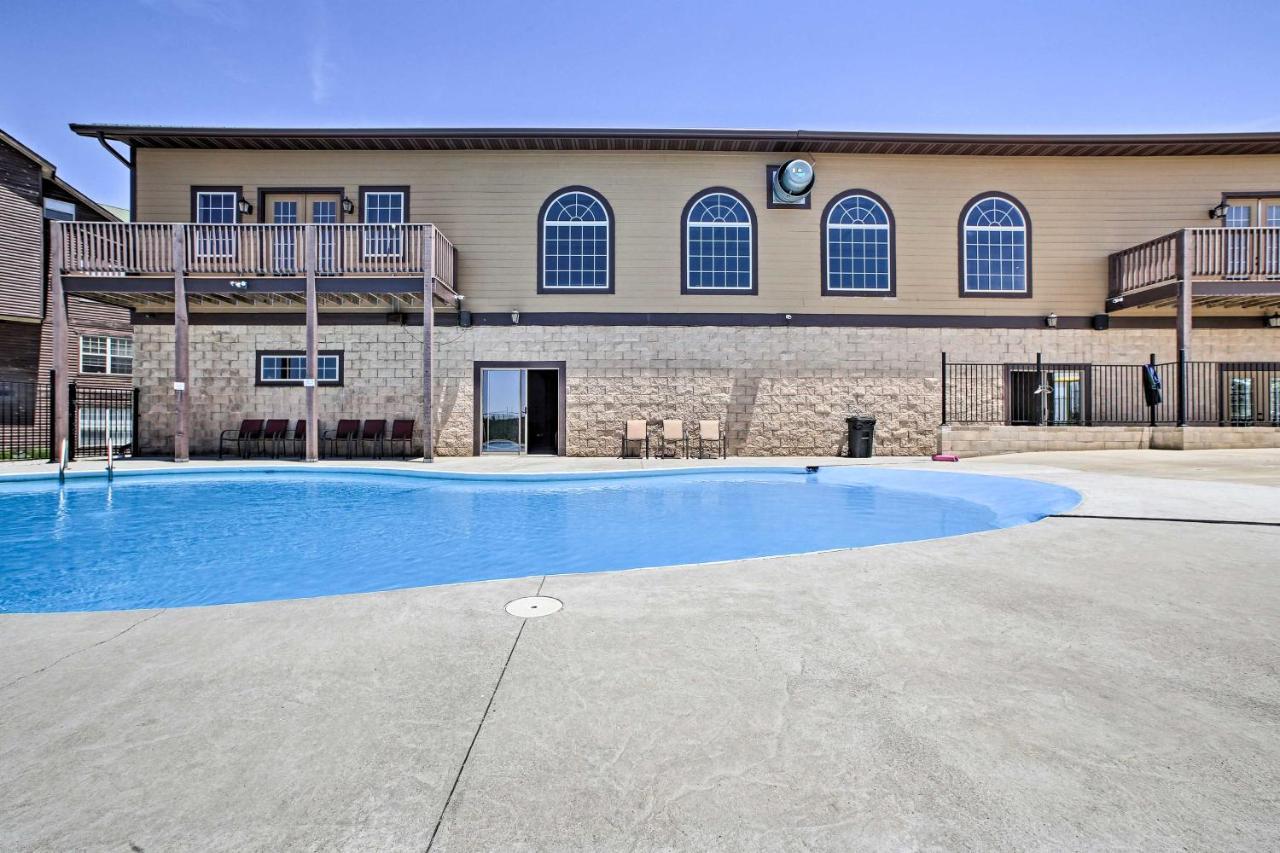 Luxe Branson Retreat With Mtn Views And Pool Access! Apartment Exterior photo