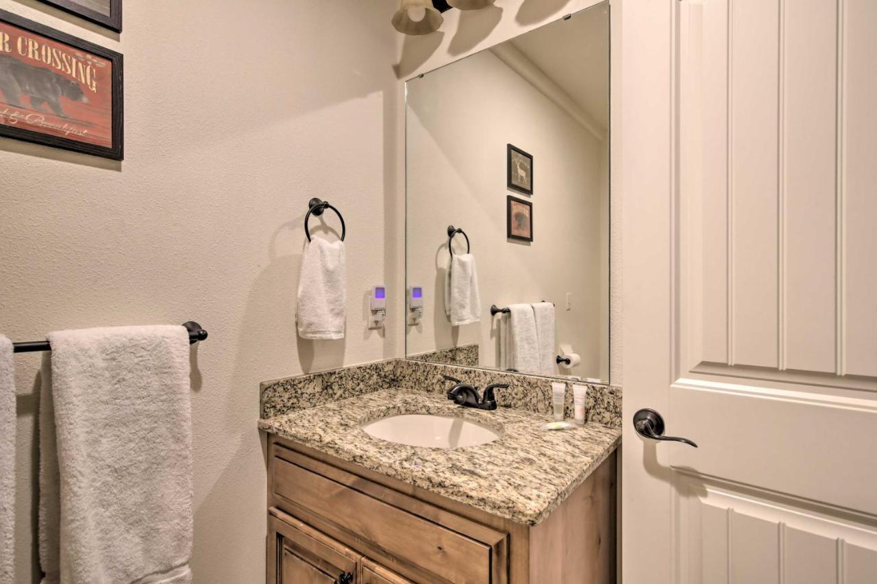 Luxe Branson Retreat With Mtn Views And Pool Access! Apartment Exterior photo