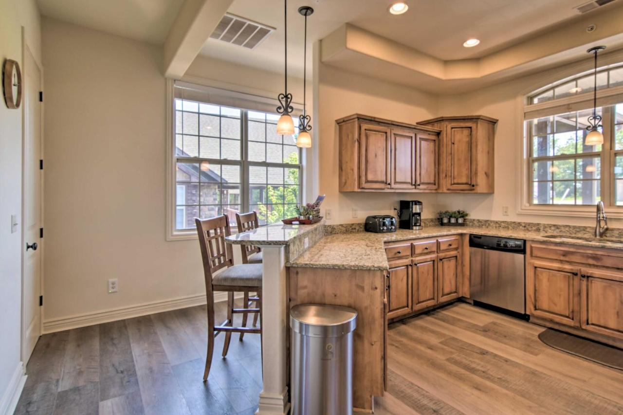 Luxe Branson Retreat With Mtn Views And Pool Access! Apartment Exterior photo
