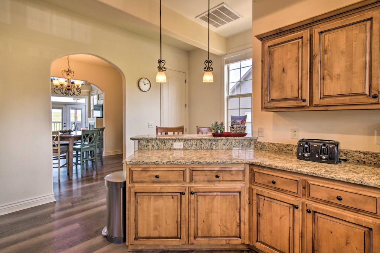 Luxe Branson Retreat With Mtn Views And Pool Access! Apartment Exterior photo